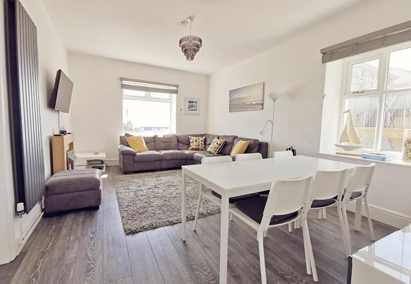 Plas Darien-3 Bed Apt- Sea Views - Sleeps 5 Trearddur Dış mekan fotoğraf